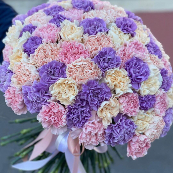 101 разноцветная гвоздика в букете