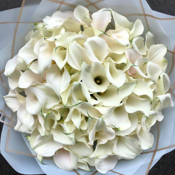 51 белая калла в букете