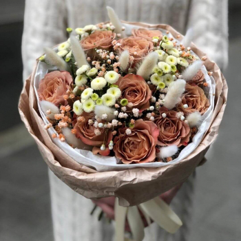 Букет из 9 кофейных роз с сухоцветом