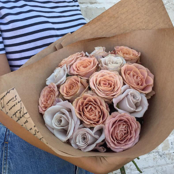 19 кофейных роз в миксе