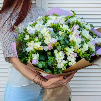 151 нежная фрезия с эвкалиптом