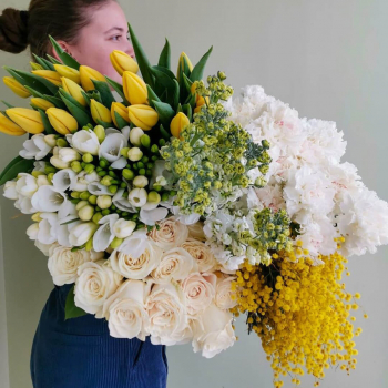 Букет на 8 марта - 121 шт.