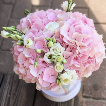 Эустомы с гортензиями - 13 шт.