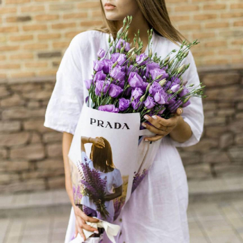 19 фиолетовых эустом в букете 19 фиолетовых эустом в букете