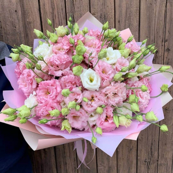 29 бело-розовых эустом в букете