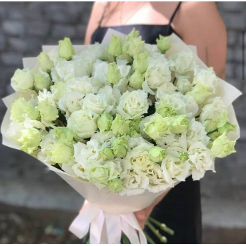 41 белая эустома в букете