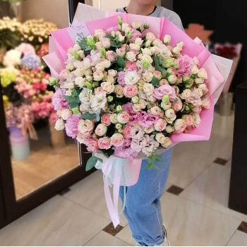 Эустомы с кустовыми розами - 61 шт. Эустомы с кустовыми розами - 61 шт.