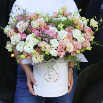 41 пышная эустома в коробке 41 пышная эустома в коробке