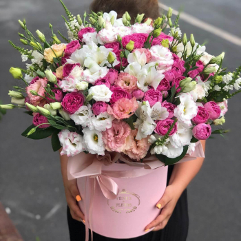 51 эустома в коробке