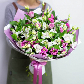 Альстромерии с эустомой - 19 шт. Альстромерии с эустомой - 19 шт.