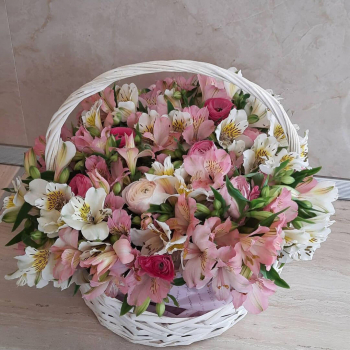 Ранункулюсы с альстромер. - 51 шт. Ранункулюсы с альстромер. - 51 шт.