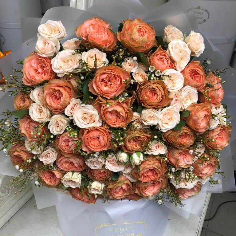 Микс из кофейных роз - 65 шт.