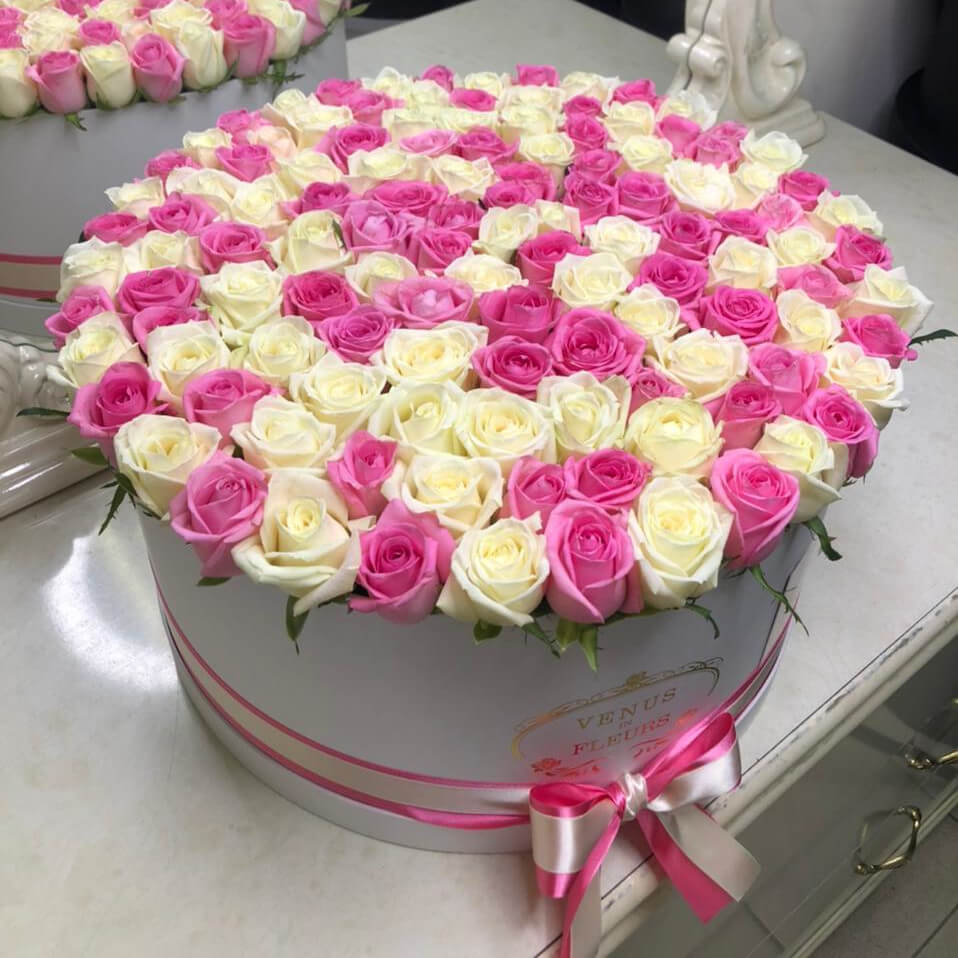 Бело-розовый микс из 101 розы в коробке