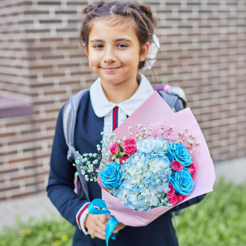 Голубые розы с гортензиями - 13 шт. Голубые розы с гортензиями - 13 шт.