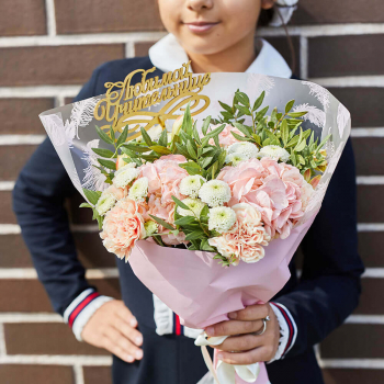 Гвоздики с гортензиями - 17 шт. Гвоздики с гортензиями - 17 шт.