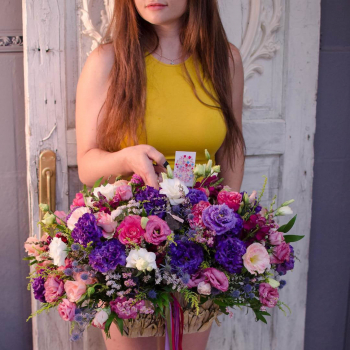 Микс из эустом в корзине - 41 шт. Микс из эустом в корзине - 41 шт.