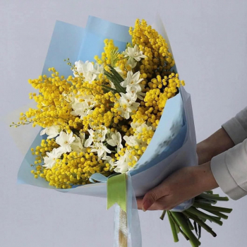 Букет мимоз и нарцисс - 29 шт. Букет мимоз и нарцисс - 29 шт.