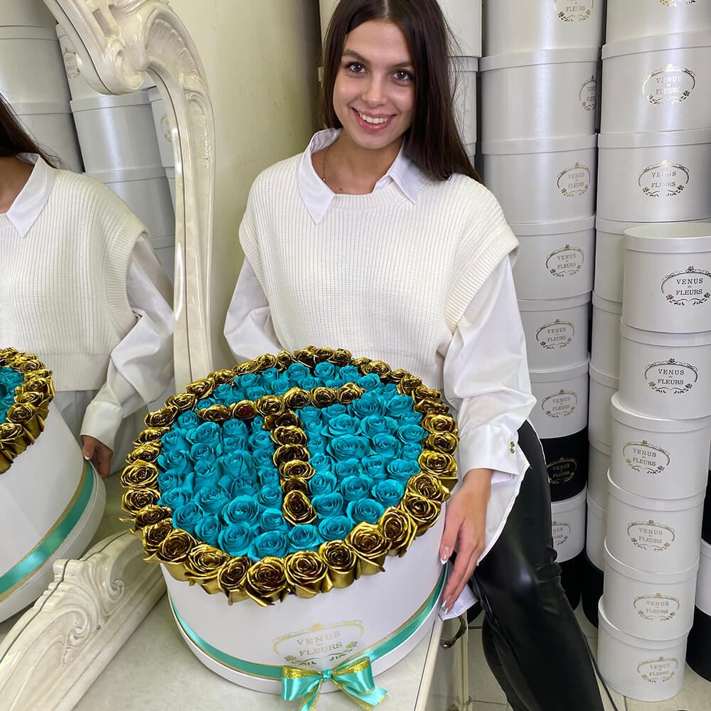 Бирюзовые розы с буквой от 51 шт.