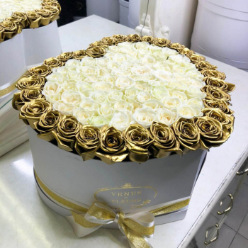 101 белая роза c окантовкой