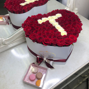 101 красная роза с буквой - сердце