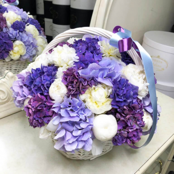 Корзина пионов с гортензиями - 15 шт. Корзина пионов с гортензиями - 15 шт.