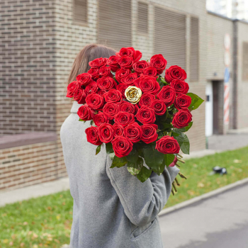 29 красных роз в букете - 70 см.