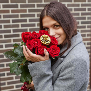 9 красных роз в букете - 80 см.