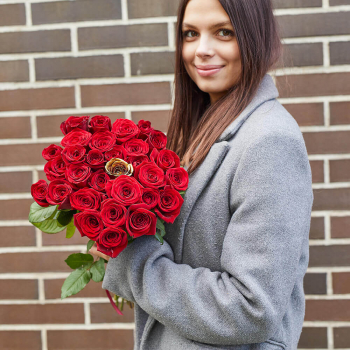 29 красных роз в букете - 80 см. 29 красных роз в букете - 80 см.
