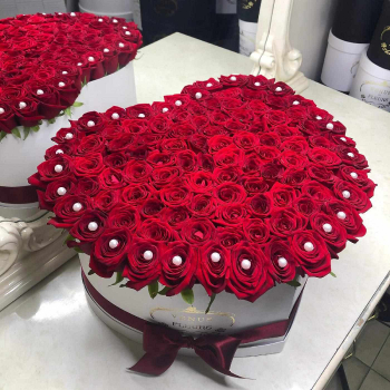 Красные розы в сердце - 101 шт. Красные розы в сердце - 101 шт.