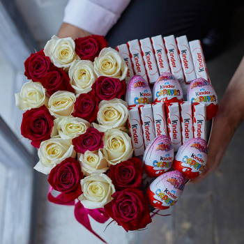 Малиновые розы с киндерами