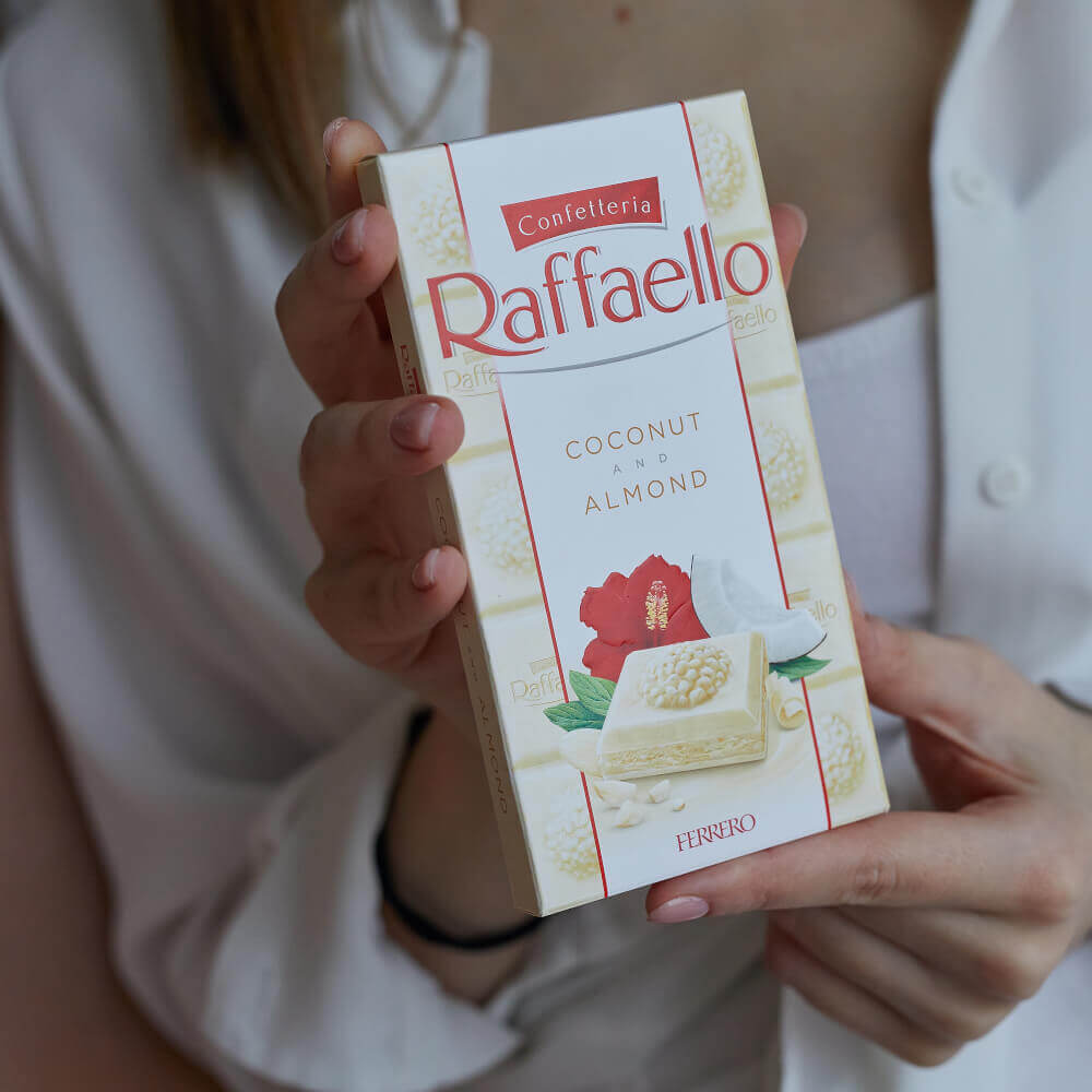 Плитка шоколада Raffaelo Coconut and almond