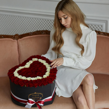 Розы с окантовкой (сердце) от 51 шт.