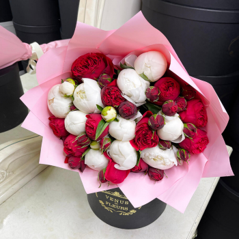 Букет пионов с розами - 19 шт.