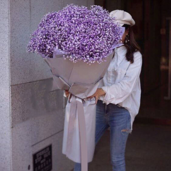 101 фиолетовая гипсофила в букете