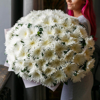 51 белая игольчатая хризантема в букете 51 белая игольчатая хризантема в букете