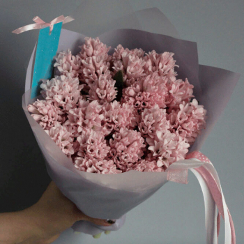 25 кремовых гиацинт в букете