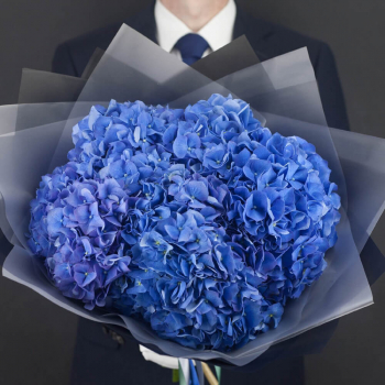 7 синих гортензий в букете