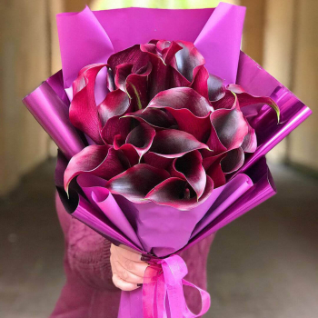 19 бордовых калл в букете 19 бордовых калл в букете