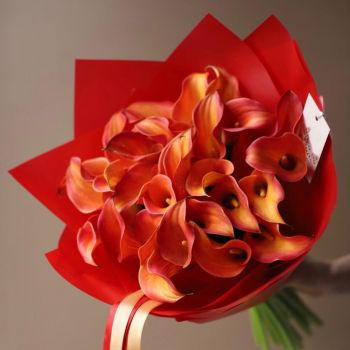 29 оранжевых калл в букете