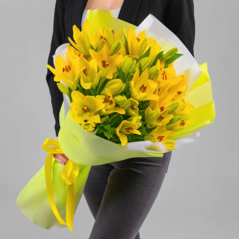 15 желтых лилий в букете 15 желтых лилий в букете
