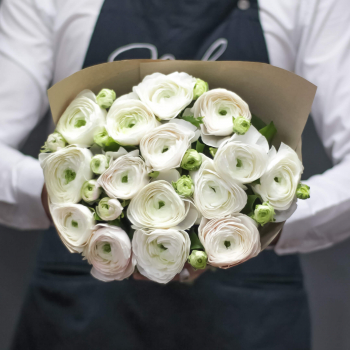 19 белых ранункулюсов в букете
