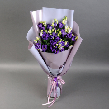 9 синих эустом в букете