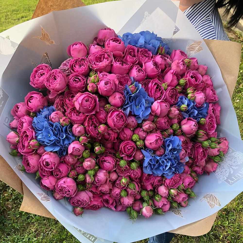 Пионовидные розы с гортензиями от 51 шт.