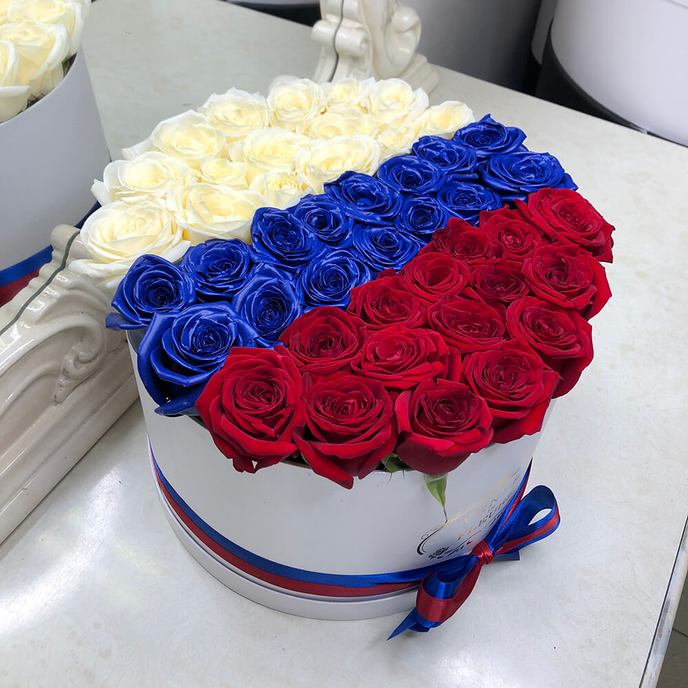 Флаг России из роз - 55 шт.