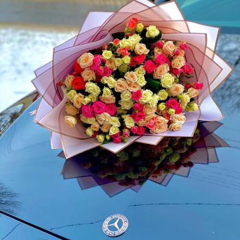 41 кустовая роза в букете