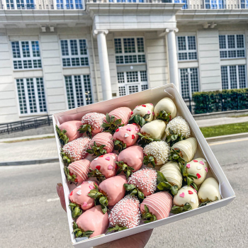 Клубника в шоколаде - Pink Клубника в шоколаде - Pink