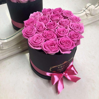 Розовые розы в коробке - 19 шт. Розовые розы в коробке - 19 шт.
