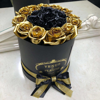 Черные розы с окантовкой - 19 шт.