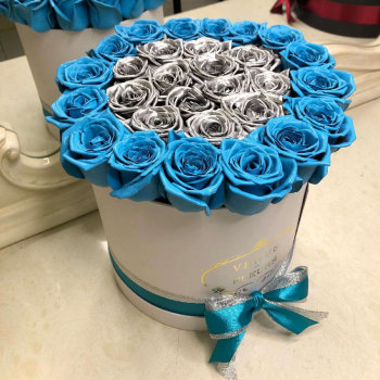 Серебряные розы с окантовкой - 29 шт. Серебряные розы с окантовкой - 29 шт.