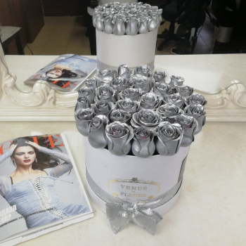 Серебряные розы в коробке - 29 шт. Серебряные розы в коробке - 29 шт.